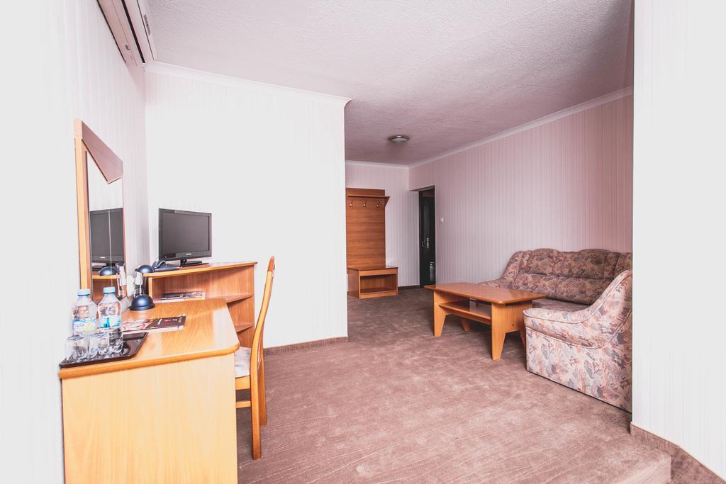 Hotel Twins Warsawa Bagian luar foto