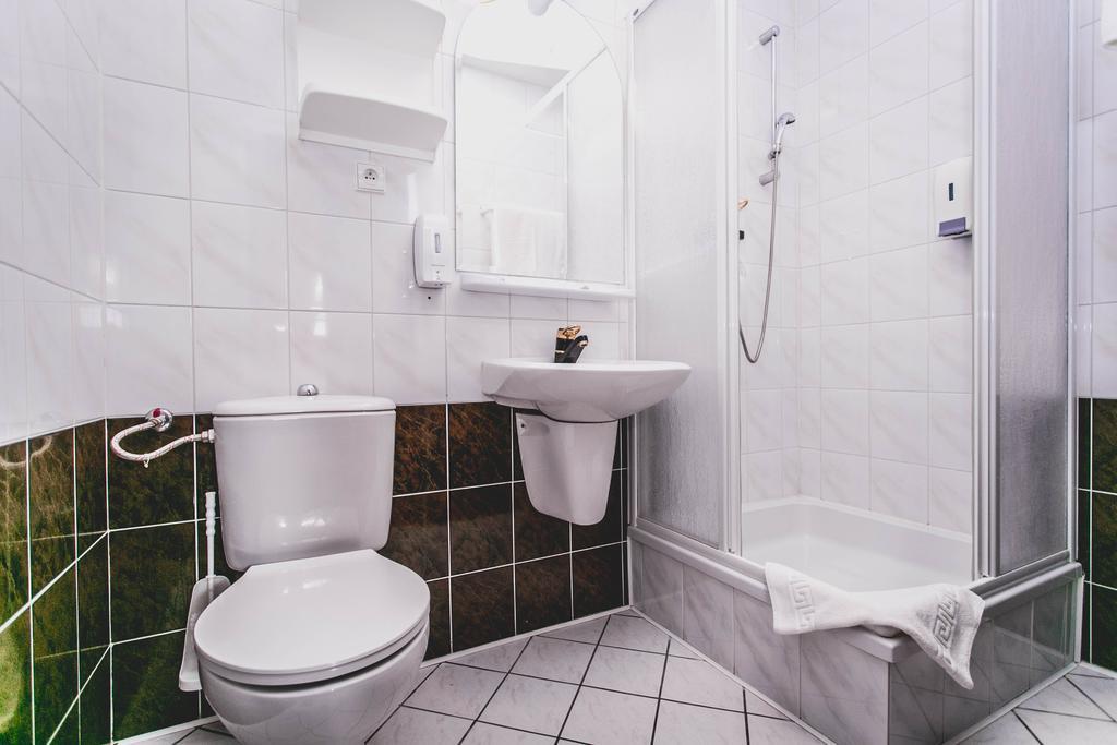 Hotel Twins Warsawa Bagian luar foto